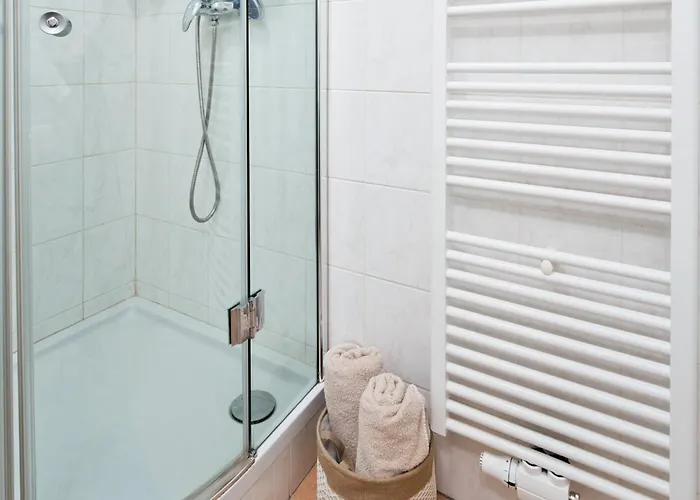 Bright Free Parking & 2 Min To Subway Appartement *