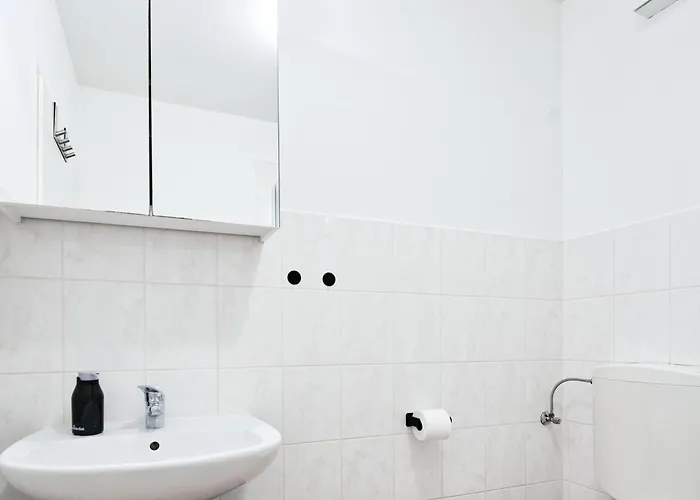 Appartement Bright Free Parking & 2 Min To Subway Vienne